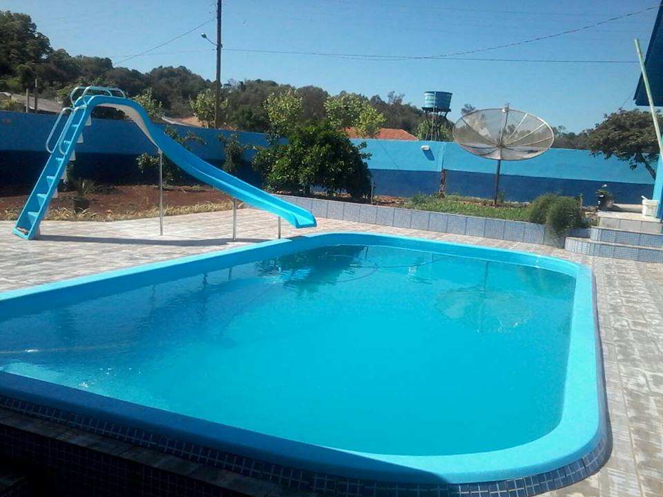 Instalação da piscina, escorregador, piso