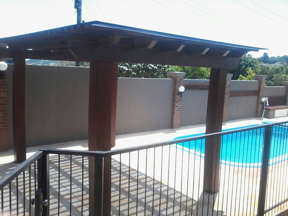 Instalação da piscina, pergolados, calçadas