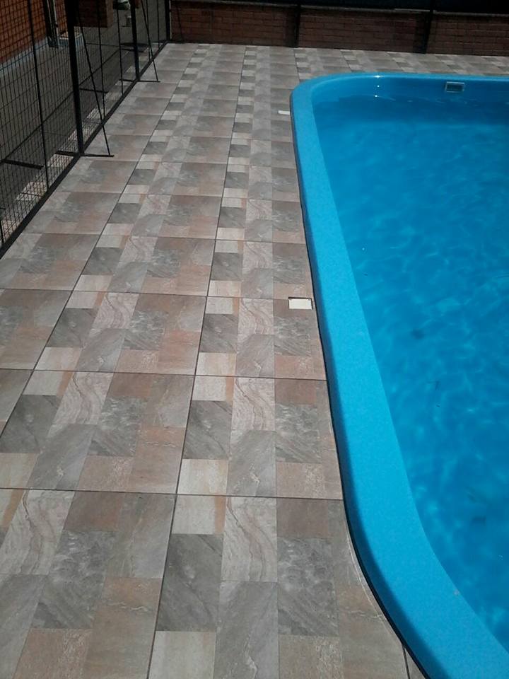 Instalação piscina, solar, grama sintética