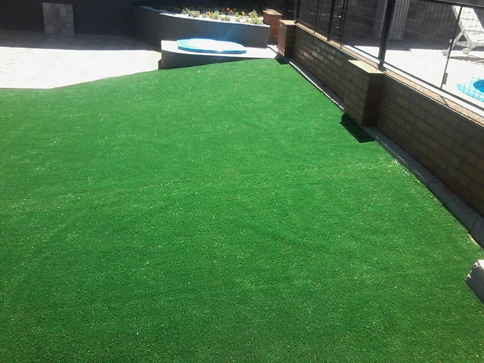Instalação piscina, solar, grama sintética