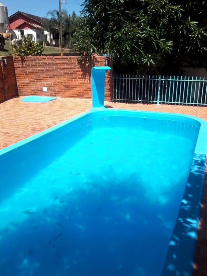Instalação de piscina, cascata, muros