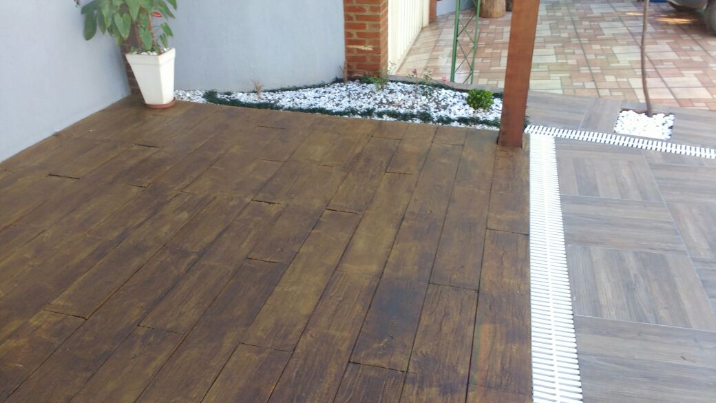 Instalação de piscina, cascata, piso