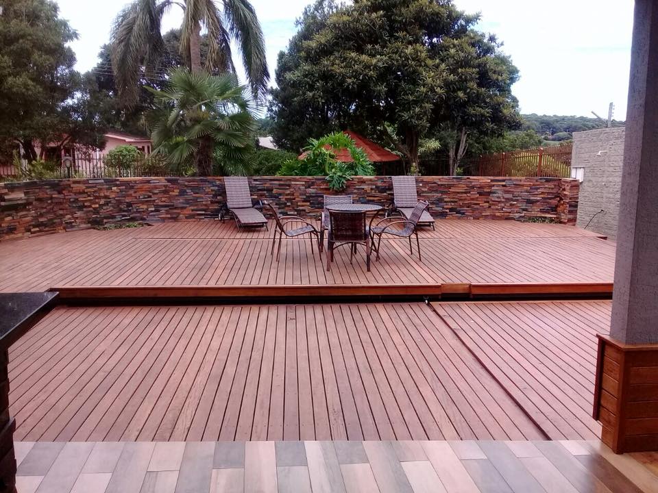 Decks, deck móvel, pergolados, pedras