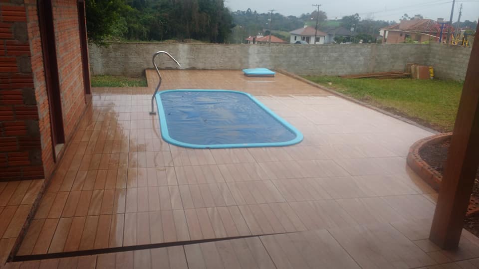 Quiosque mais instalação de piscina